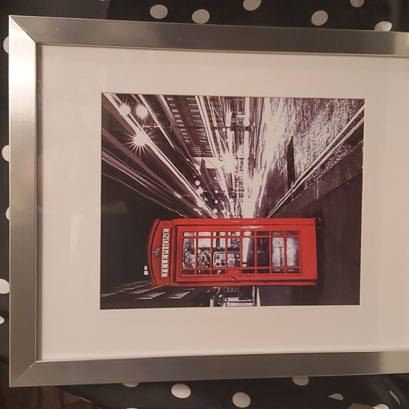 Beautiful pic of old time phone booth - Picture 2 of 7